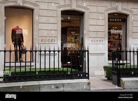 gucci store champs elysees|gucci montaigne paris.